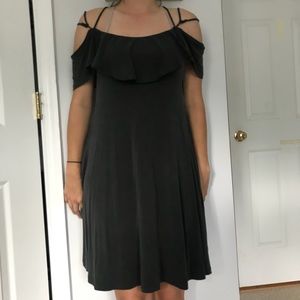 Off the shoulder cross cross dress